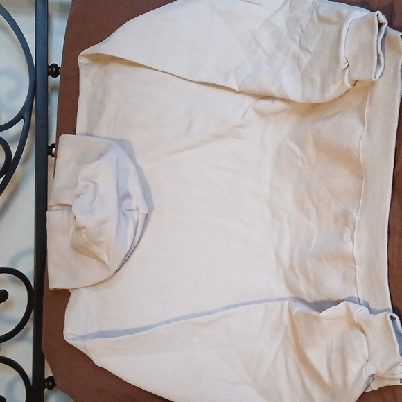 Beauty And The Beats Hoodie - Picture 2 of 9